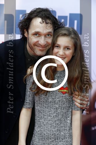 Amsterdam 17 juli 2016
Premiere huisdiergeheimen in Pathe arena. Javier Guzman zijn dochter Amelie ( grijze trui met hart) ex vriendin Yvette Hoogerwerf Hugo Metsers  met dochter Delphine Metsers (paarse kleding) en Kyara (grijze jurk)