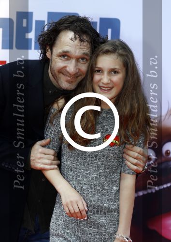 Amsterdam 17 juli 2016
Premiere huisdiergeheimen in Pathe arena. Javier Guzman zijn dochter Amelie ( grijze trui met hart) ex vriendin Yvette Hoogerwerf Hugo Metsers  met dochter Delphine Metsers (paarse kleding) en Kyara (grijze jurk)