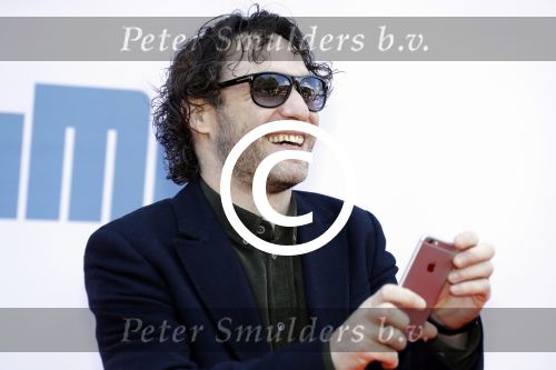 Amsterdam 17 juli 2016
Premiere huisdiergeheimen in Pathe arena. Javier Guzman zijn dochter Amelie ( grijze trui met hart) ex vriendin Yvette Hoogerwerf Hugo Metsers  met dochter Delphine Metsers (paarse kleding) en Kyara (grijze jurk)