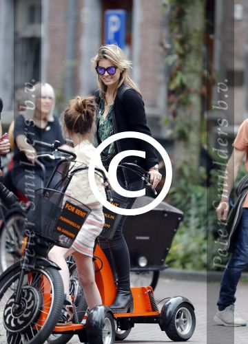 Amsterdam 7 juli 2016
Joelle Witschge opnames commercial / website voor funwheels op de cornelis schuytstraat