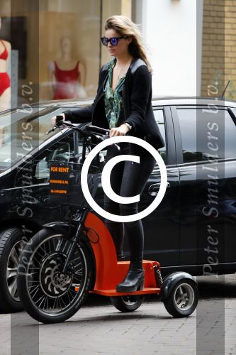 Amsterdam 7 juli 2016
Joelle Witschge opnames commercial / website voor funwheels op de cornelis schuytstraat