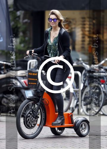 Amsterdam 7 juli 2016
Joelle Witschge opnames commercial / website voor funwheels op de cornelis schuytstraat