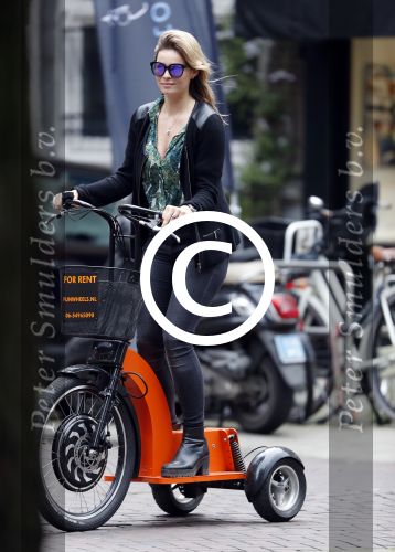 Amsterdam 7 juli 2016
Joelle Witschge opnames commercial / website voor funwheels op de cornelis schuytstraat