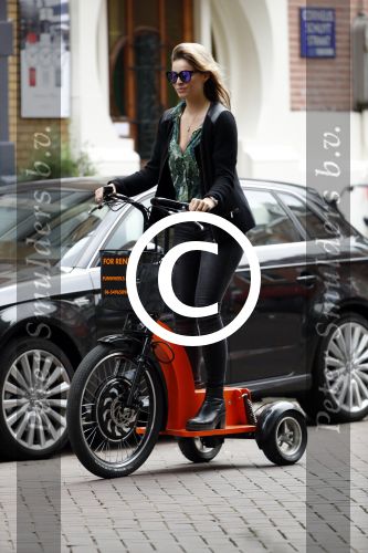 Amsterdam 7 juli 2016
Joelle Witschge opnames commercial / website voor funwheels op de cornelis schuytstraat