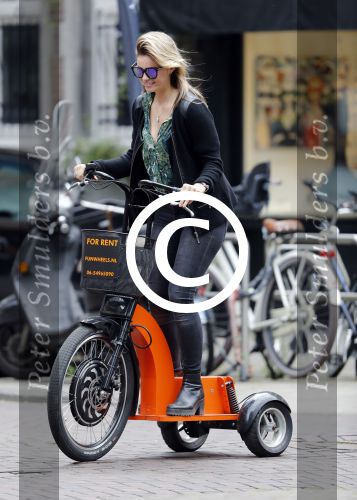 Amsterdam 7 juli 2016
Joelle Witschge opnames commercial / website voor funwheels op de cornelis schuytstraat