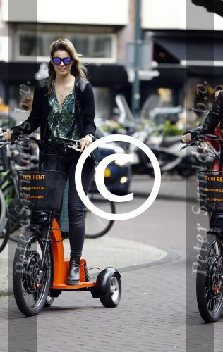 Amsterdam 7 juli 2016
Joelle Witschge opnames commercial / website voor funwheels op de cornelis schuytstraat