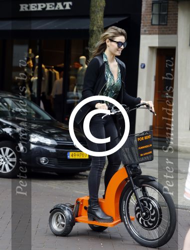 Amsterdam 7 juli 2016
Joelle Witschge opnames commercial / website voor funwheels op de cornelis schuytstraat