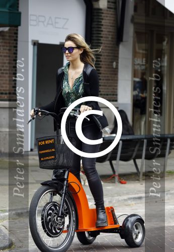 Amsterdam 7 juli 2016
Joelle Witschge opnames commercial / website voor funwheels op de cornelis schuytstraat