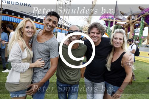 Amsterdam 15 juli 2016 
Day at the park festival in het amsterdamse bos. Jonna en Danny de Boer met vrienden