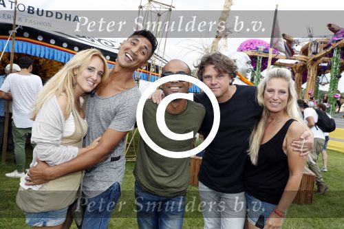 Amsterdam 15 juli 2016 
Day at the park festival in het amsterdamse bos. Jonna en Danny de Boer met vrienden