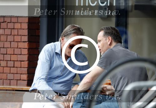 Amsterdam 22 juli 2016
Jort Kelder met een vriend op terras bij Mech