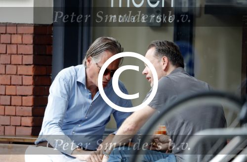 Amsterdam 22 juli 2016
Jort Kelder met een vriend op terras bij Mech