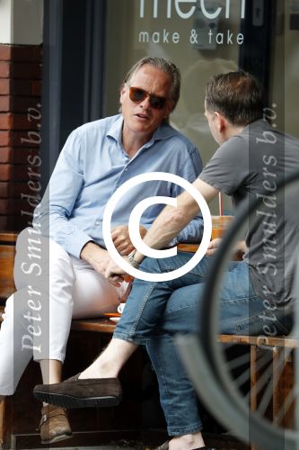 Amsterdam 22 juli 2016
Jort Kelder met een vriend op terras bij Mech