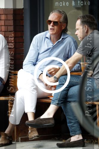 Amsterdam 22 juli 2016
Jort Kelder met een vriend op terras bij Mech