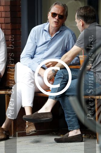 Amsterdam 22 juli 2016
Jort Kelder met een vriend op terras bij Mech