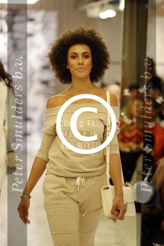 Amsterdam 4 juli 2016
Modeshow Josh Veldhuizen (Josh V) gepresenteerd door Anouk Smulders.