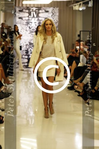 Amsterdam 4 juli 2016
Modeshow Josh Veldhuizen (Josh V) gepresenteerd door Anouk Smulders.