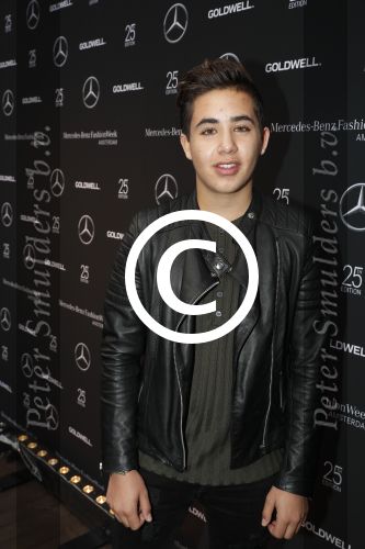 Amsterdam 8 juli 2016
Modeshow Tony Cohen tijdens de amsterdam fashion week op westergasfabriekterrein. Claudia Dierdorp met dochter Julia Klein en vriend