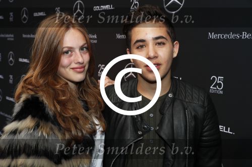 Amsterdam 8 juli 2016
Modeshow Tony Cohen tijdens de amsterdam fashion week op westergasfabriekterrein. Claudia Dierdorp met dochter Julia Klein en vriend