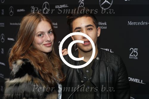 Amsterdam 8 juli 2016
Modeshow Tony Cohen tijdens de amsterdam fashion week op westergasfabriekterrein. Claudia Dierdorp met dochter Julia Klein en vriend