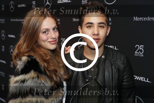 Amsterdam 8 juli 2016
Modeshow Tony Cohen tijdens de amsterdam fashion week op westergasfabriekterrein. Claudia Dierdorp met dochter Julia Klein en vriend