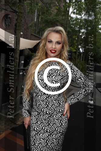 Amsterdam 8 juli 2016
Modeshow Tony Cohen tijdens de amsterdam fashion week op westergasfabriekterrein. Kamaliya Zahoor met haar man
