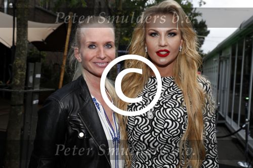 Amsterdam 8 juli 2016
Modeshow Tony Cohen tijdens de amsterdam fashion week op westergasfabriekterrein. Kamaliya Zahoor met haar man
