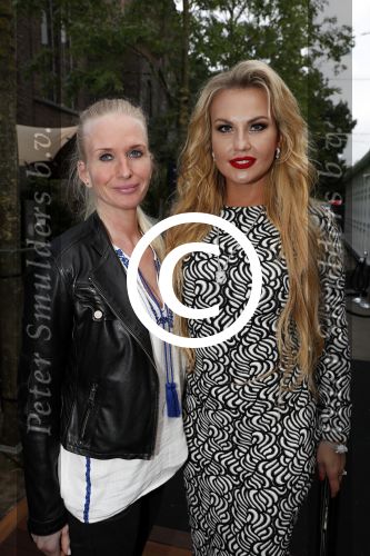 Amsterdam 8 juli 2016
Modeshow Tony Cohen tijdens de amsterdam fashion week op westergasfabriekterrein. Kamaliya Zahoor met haar man
