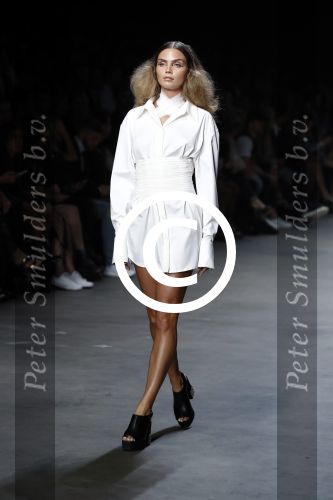Amsterdam 8 juli 2016
Modeshow Tony Cohen tijdens de amsterdam fashion week op westergasfabriekterrein. Kim Feenstra