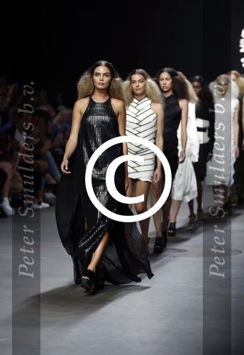 Amsterdam 8 juli 2016
Modeshow Tony Cohen tijdens de amsterdam fashion week op westergasfabriekterrein. Kim Feenstra