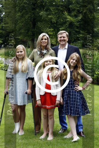 Wassenaar 8 juli 2016
Koninklijk fotouur op de Horsten met Koning Willem Alexander Koningin Maxima en de prinsessen Amalia Ariane en Alexia. Ook de honden zijn erbij.