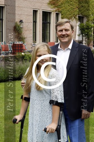 Wassenaar 8 juli 2016
Koninklijk fotouur op de Horsten met Koning Willem Alexander Koningin Maxima en de prinsessen Amalia Ariane en Alexia. Ook de honden zijn erbij.