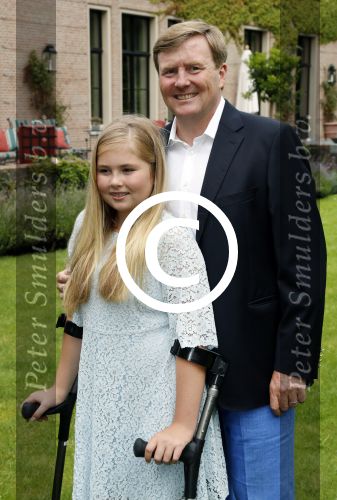 Wassenaar 8 juli 2016
Koninklijk fotouur op de Horsten met Koning Willem Alexander Koningin Maxima en de prinsessen Amalia Ariane en Alexia. Ook de honden zijn erbij.