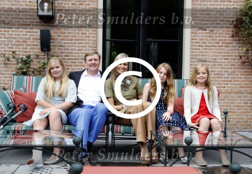 Wassenaar 8 juli 2016
Koninklijk fotouur op de Horsten met Koning Willem Alexander Koningin Maxima en de prinsessen Amalia Ariane en Alexia. Ook de honden zijn erbij.