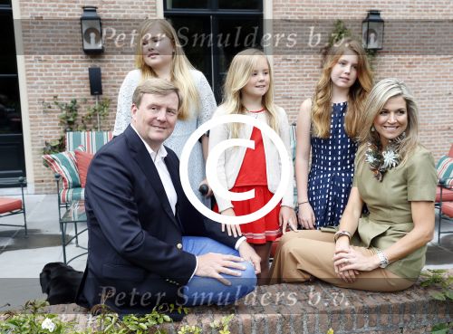 Wassenaar 8 juli 2016
Koninklijk fotouur op de Horsten met Koning Willem Alexander Koningin Maxima en de prinsessen Amalia Ariane en Alexia. Ook de honden zijn erbij.