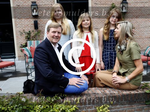 Wassenaar 8 juli 2016
Koninklijk fotouur op de Horsten met Koning Willem Alexander Koningin Maxima en de prinsessen Amalia Ariane en Alexia. Ook de honden zijn erbij.