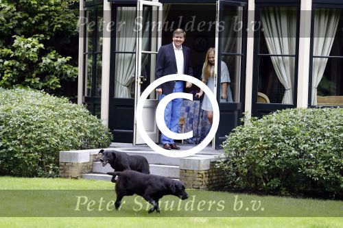 Wassenaar 8 juli 2016
Koninklijk fotouur op de Horsten met Koning Willem Alexander Koningin Maxima en de prinsessen Amalia Ariane en Alexia. Ook de honden zijn erbij.