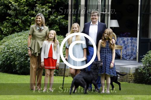 Wassenaar 8 juli 2016
Koninklijk fotouur op de Horsten met Koning Willem Alexander Koningin Maxima en de prinsessen Amalia Ariane en Alexia. Ook de honden zijn erbij.