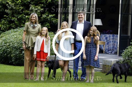Wassenaar 8 juli 2016
Koninklijk fotouur op de Horsten met Koning Willem Alexander Koningin Maxima en de prinsessen Amalia Ariane en Alexia. Ook de honden zijn erbij.