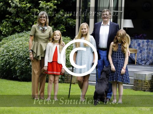Wassenaar 8 juli 2016
Koninklijk fotouur op de Horsten met Koning Willem Alexander Koningin Maxima en de prinsessen Amalia Ariane en Alexia. Ook de honden zijn erbij.
