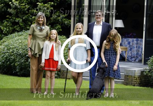 Wassenaar 8 juli 2016
Koninklijk fotouur op de Horsten met Koning Willem Alexander Koningin Maxima en de prinsessen Amalia Ariane en Alexia. Ook de honden zijn erbij.