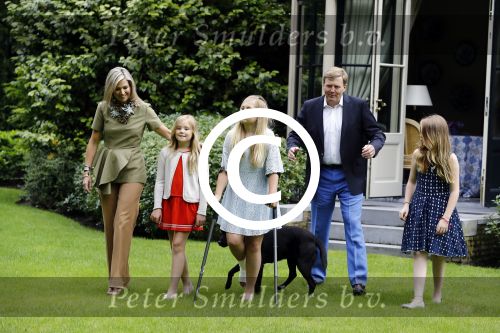 Wassenaar 8 juli 2016
Koninklijk fotouur op de Horsten met Koning Willem Alexander Koningin Maxima en de prinsessen Amalia Ariane en Alexia. Ook de honden zijn erbij.