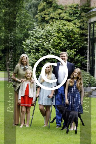 Wassenaar 8 juli 2016
Koninklijk fotouur op de Horsten met Koning Willem Alexander Koningin Maxima en de prinsessen Amalia Ariane en Alexia. Ook de honden zijn erbij.
