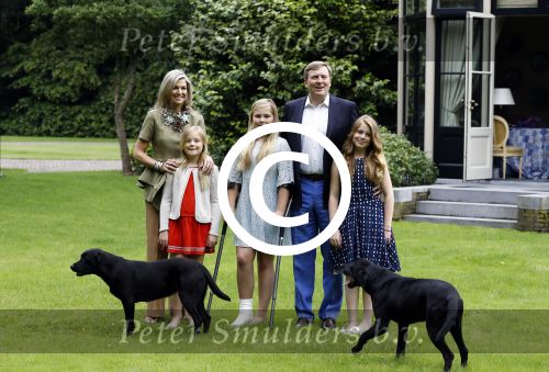 Wassenaar 8 juli 2016
Koninklijk fotouur op de Horsten met Koning Willem Alexander Koningin Maxima en de prinsessen Amalia Ariane en Alexia. Ook de honden zijn erbij.