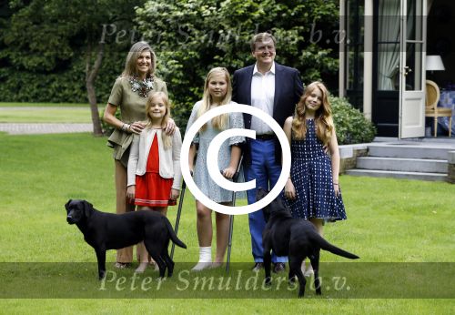 Wassenaar 8 juli 2016
Koninklijk fotouur op de Horsten met Koning Willem Alexander Koningin Maxima en de prinsessen Amalia Ariane en Alexia. Ook de honden zijn erbij.