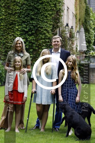 Wassenaar 8 juli 2016
Koninklijk fotouur op de Horsten met Koning Willem Alexander Koningin Maxima en de prinsessen Amalia Ariane en Alexia. Ook de honden zijn erbij.