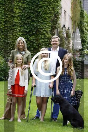 Wassenaar 8 juli 2016
Koninklijk fotouur op de Horsten met Koning Willem Alexander Koningin Maxima en de prinsessen Amalia Ariane en Alexia. Ook de honden zijn erbij.