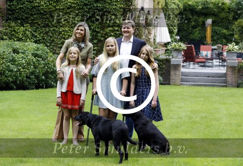 Wassenaar 8 juli 2016
Koninklijk fotouur op de Horsten met Koning Willem Alexander Koningin Maxima en de prinsessen Amalia Ariane en Alexia. Ook de honden zijn erbij.