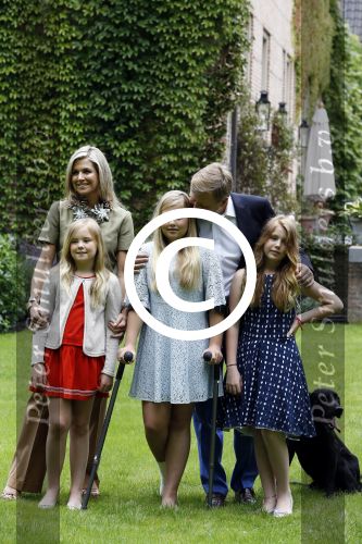 Wassenaar 8 juli 2016
Koninklijk fotouur op de Horsten met Koning Willem Alexander Koningin Maxima en de prinsessen Amalia Ariane en Alexia. Ook de honden zijn erbij.