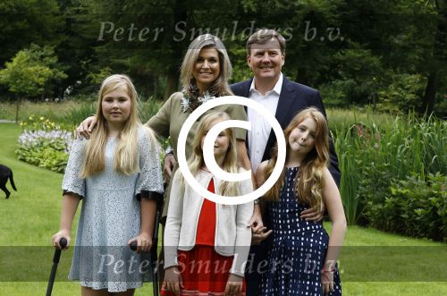 Wassenaar 8 juli 2016
Koninklijk fotouur op de Horsten met Koning Willem Alexander Koningin Maxima en de prinsessen Amalia Ariane en Alexia. Ook de honden zijn erbij.